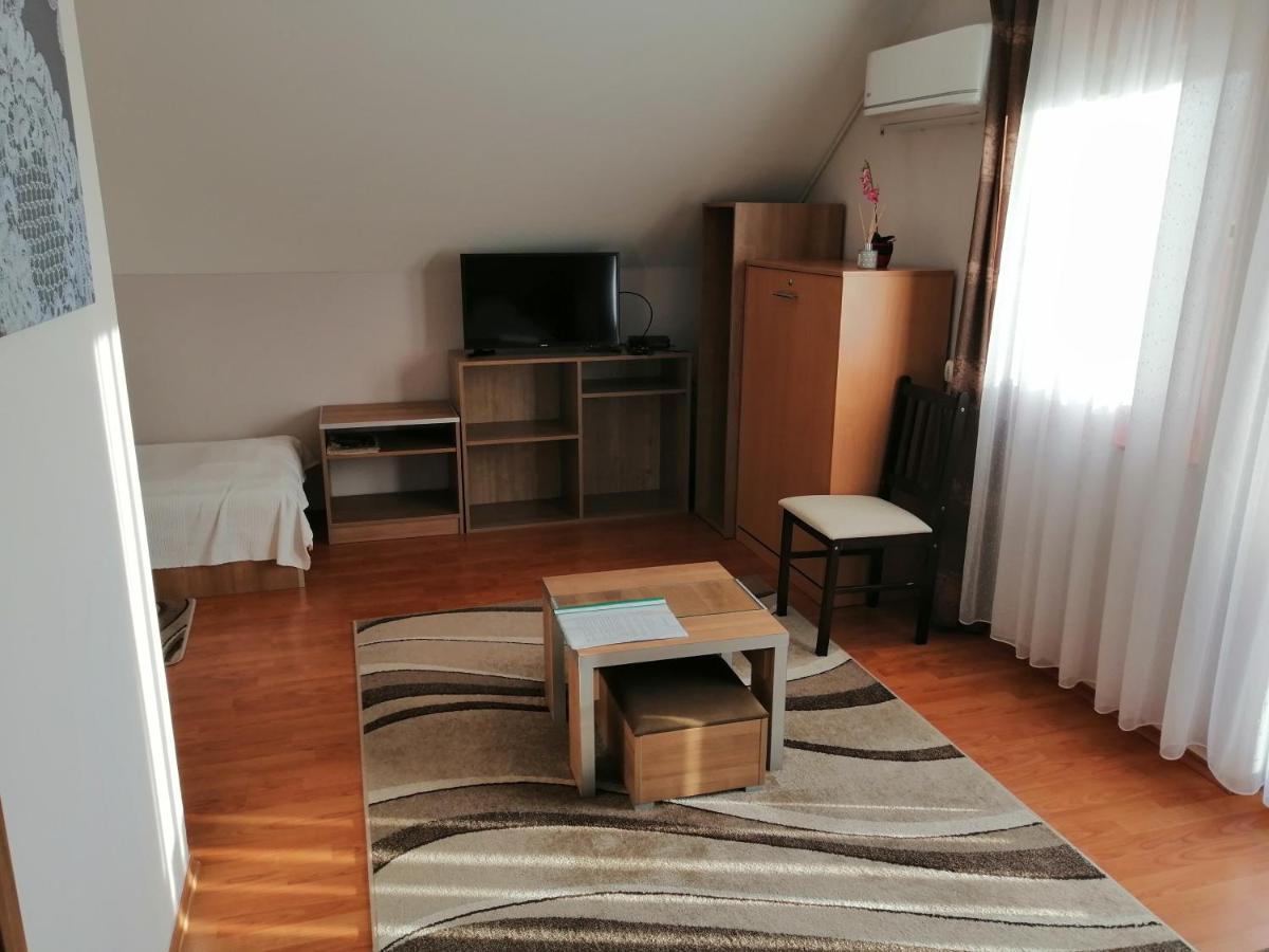 Csipkehaz Apartman Черкесёлё Экстерьер фото